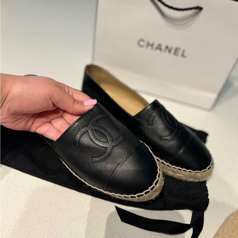 CHANEL Interlocking CC Logo Leather Espadrilles Size: 37